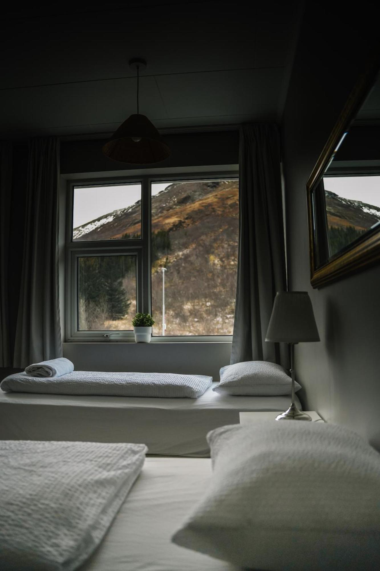 Hotel Лаугарватн Екстериор снимка